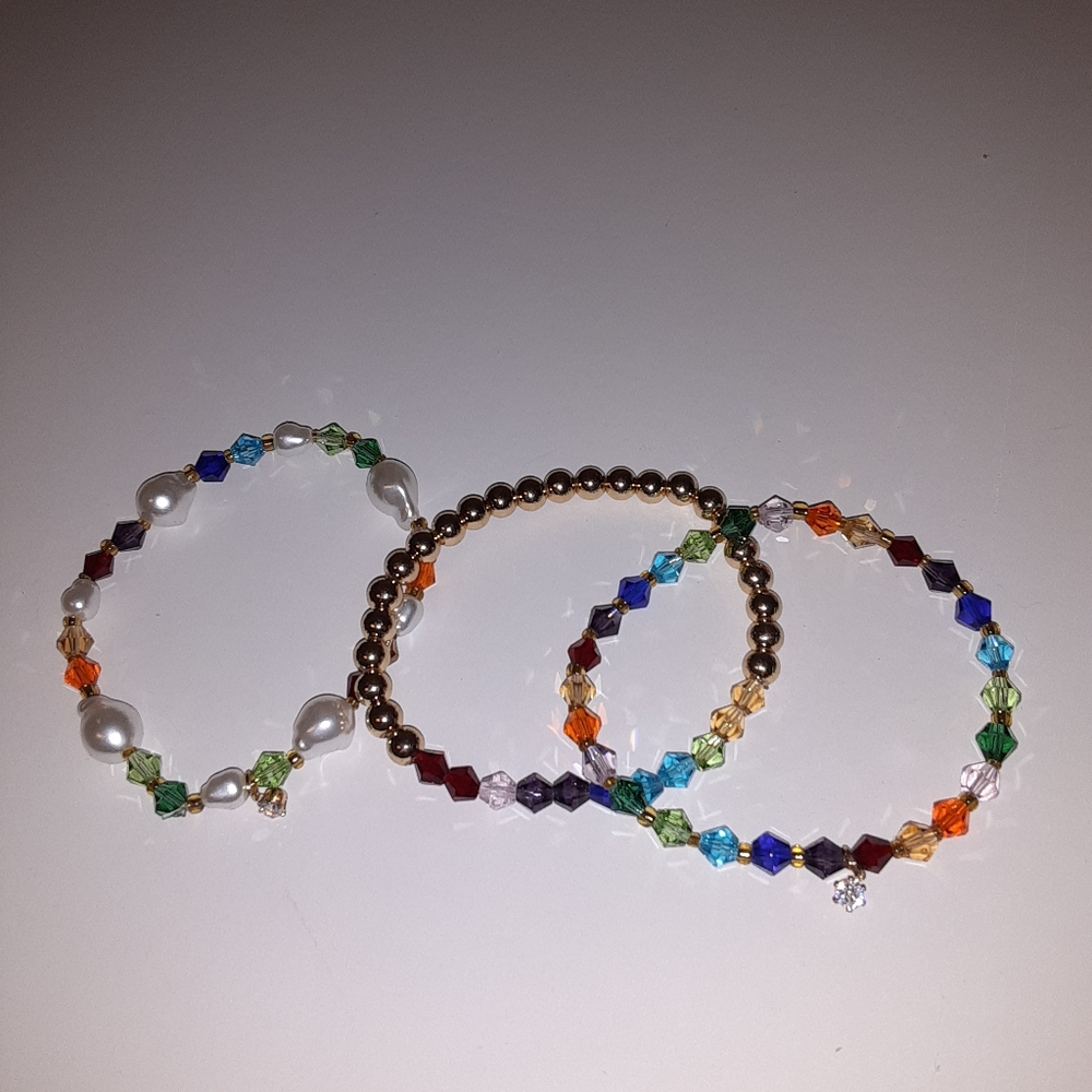Avon Multicolor Kaleidoscope Stretch Bracelet Set $10